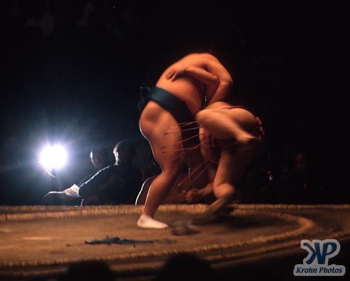 cd85-s07.jpg - Sumo Wrestling