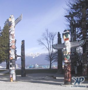 cd01-d13.jpg - Totem Poles