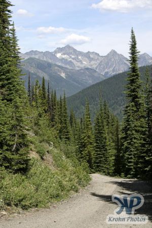 cd170-d04.jpg - Mountain road