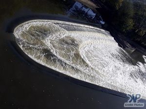 cd23-d05.jpg - The weir in Bath