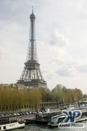 cd28-d01.jpg - Eiffel Tower