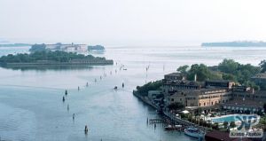 cd75-s30.jpg - Venice