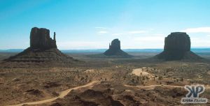 cd1032-s05.jpg - Monument Valley