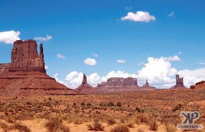 cd1032-s06.jpg - Monument Valley