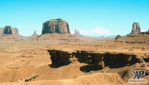 cd1032-s12.jpg - Monument Valley