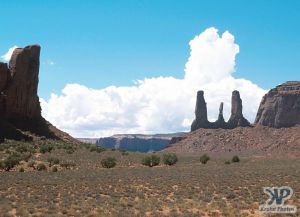 cd1032-s19.jpg - Monument Valley