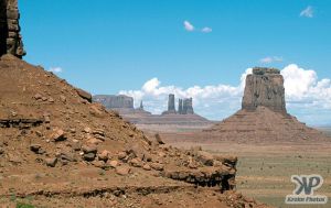 cd1032-s21.jpg - Monument Valley