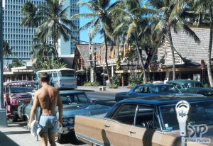 cd30-s01.jpg - Honolulu street