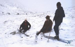 cd60-s05.jpg - Skiing Lesson