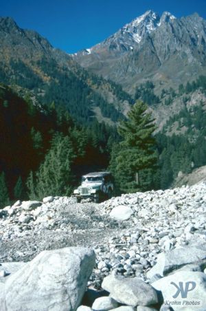 cd03-s22.jpg -  Approaching a mountain pass