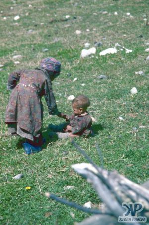 cd04-s02.jpg - Children