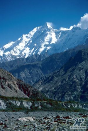 cd04-s09.jpg - Himalayan peak