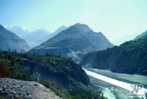 cd04-s17.jpg - Indus river