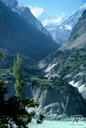 cd04-s18.jpg - Indus river