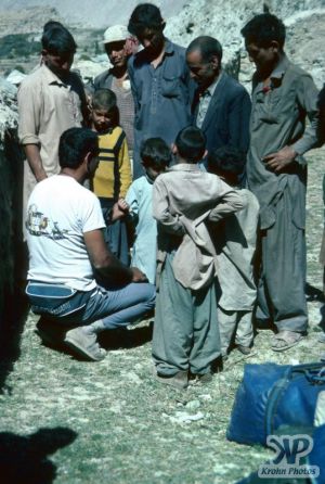 cd04-s21.jpg - Interpreter talking to a small boy