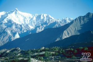 cd04-s29.jpg - Himalayan Peak