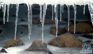 cd1005-s17.jpg - Icicles