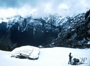 cd50-s16.jpg - Campsite in a mountain hut