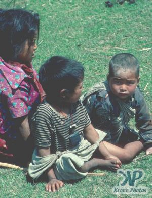 cd51-s04.jpg - Nepalese Children