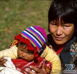 cd1015-s04.jpg - Mother and Child